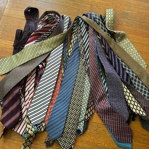 46 Stefano Ricci ties in variable designs and colors. 100% silk